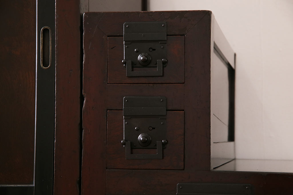 アンティーク家具　古民具・骨董　前板ケヤキ材　玉杢　自慢の一品としておすすめな和モダンの重ね松本階段箪笥