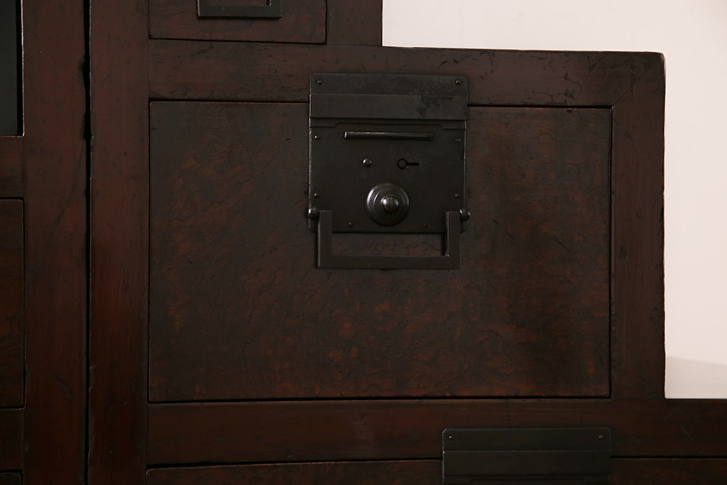 アンティーク家具　古民具・骨董　前板ケヤキ材　玉杢　自慢の一品としておすすめな和モダンの重ね松本階段箪笥