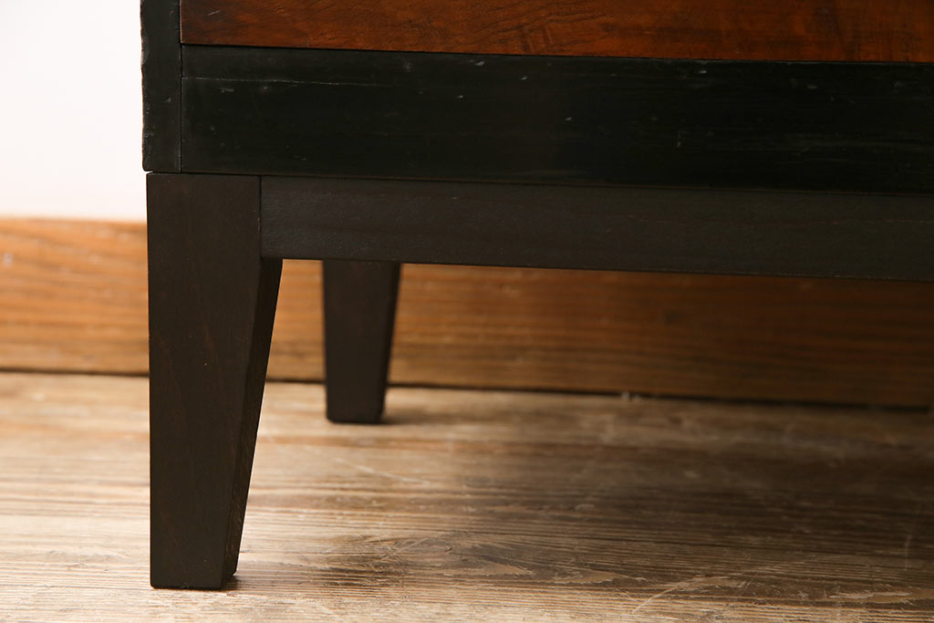 アンティーク家具　和製アンティーク　モダンな雰囲気漂う箪笥をリメイクしたセンターテーブル(ローテーブル)