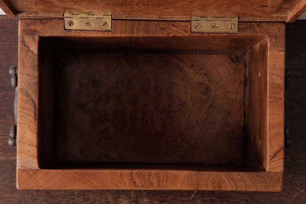 アンティーク雑貨　ビンテージ　カリン材　重厚な雰囲気漂うしっかりとした素材の木箱(収納箱、小物入れ、花梨材)