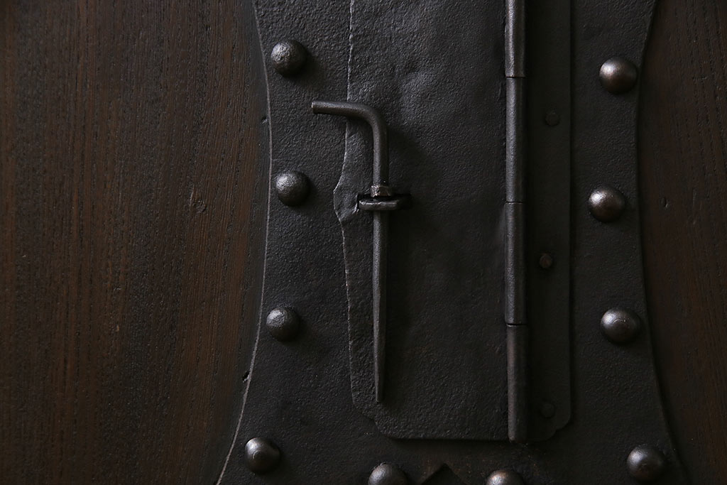 和製アンティーク　総ケヤキ材　和モダンの空間におすすめの一枚板の蔵戸(引き戸、建具、玄関戸)