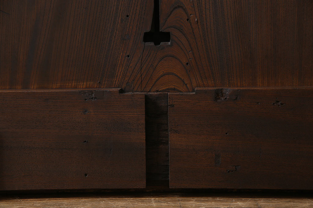和製アンティーク　総ケヤキ材　和モダンの空間におすすめの一枚板の蔵戸(引き戸、建具、玄関戸)
