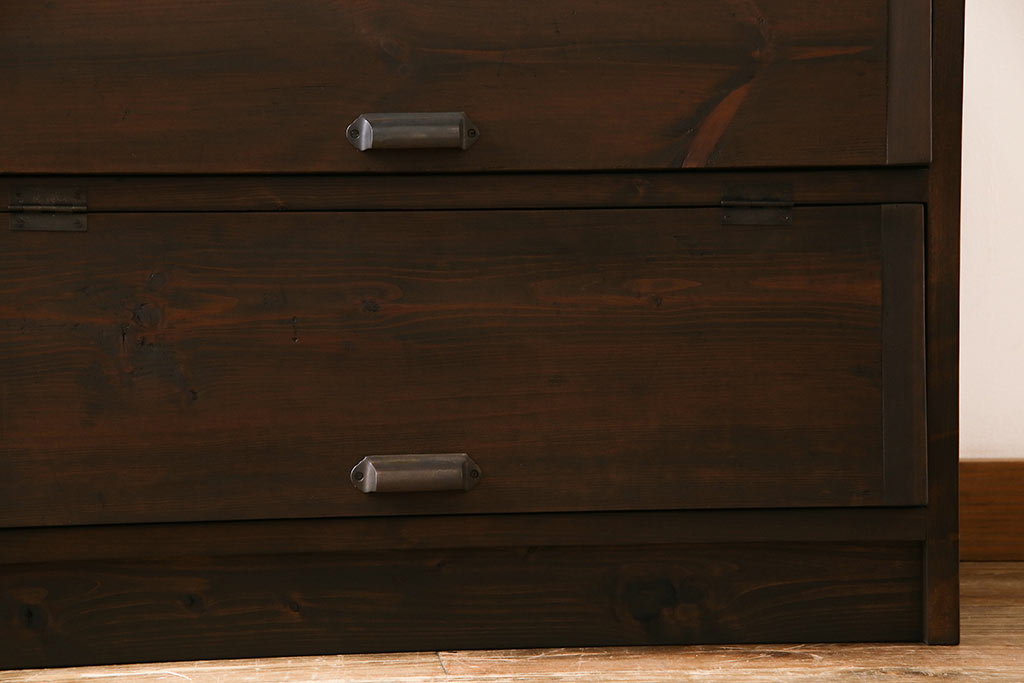 アンティーク家具　リメイク品　明治期の松材を利用したパタパタ扉のローボード(リビングボード、戸棚、収納棚)(1)