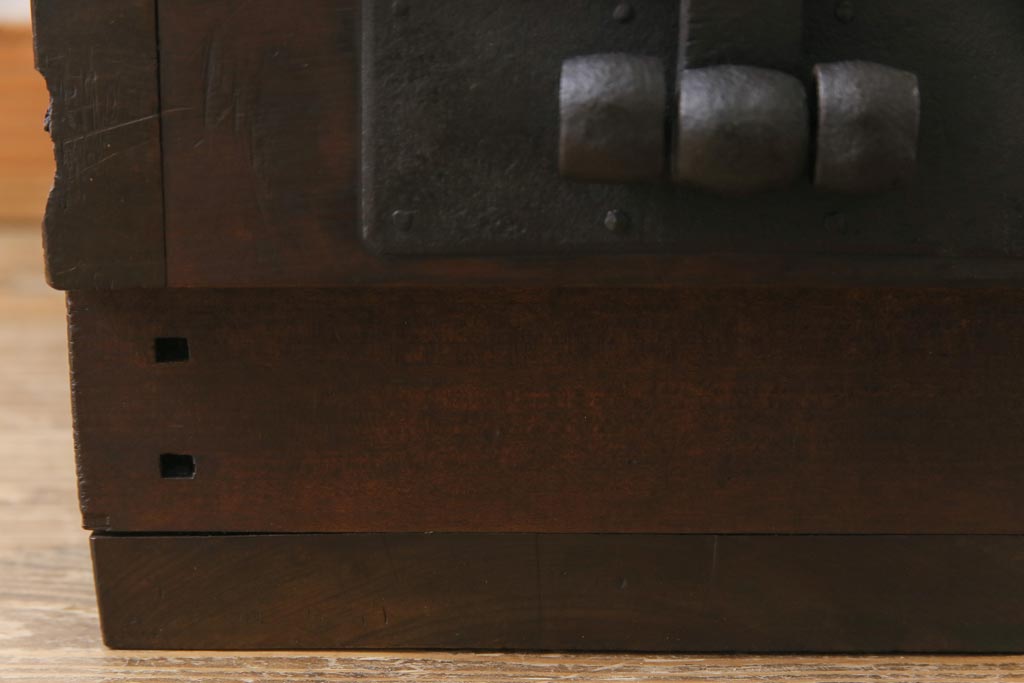 アンティーク雑貨　和製アンティーク　明治期　素朴な和の雰囲気を漂わせる薄型の銭箱(千両箱、木箱)