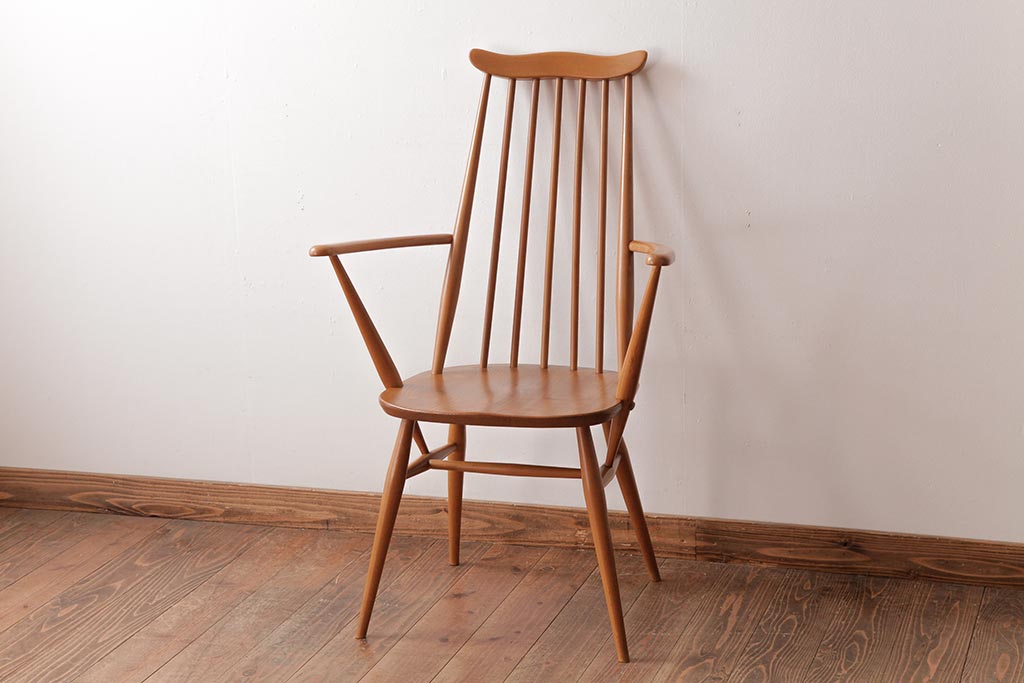 ヴィンテージ家具　イギリスビンテージ　ERCOL(アーコール)　ゴールドスミス　シンプルかつ優雅な雰囲気のアームチェア(椅子、ダイニングチェア)