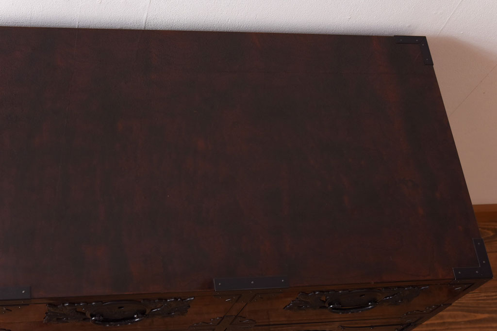 中古　牡丹金具　木地呂塗りの艶が美しい仙台箪笥(サイドボード、チェスト)