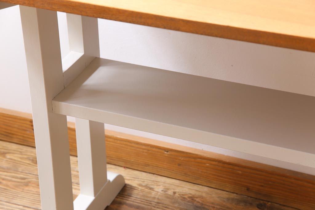 ペイント家具　ビンテージ　桜無垢材　柔和な雰囲気が魅力的なサイドテーブル(作業台、飾り棚)