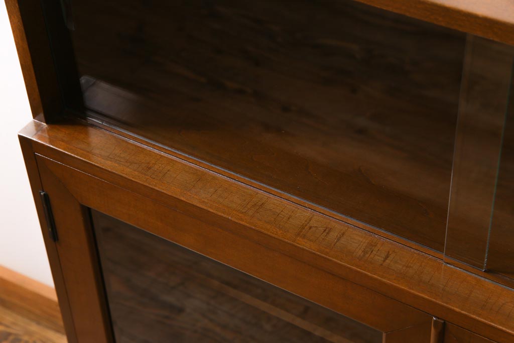 ヴィンテージ家具　ビンテージ　カバ材　シンプルモダンなデザインがシックな雰囲気漂うブックケース(キャビネット、収納棚、本箱)