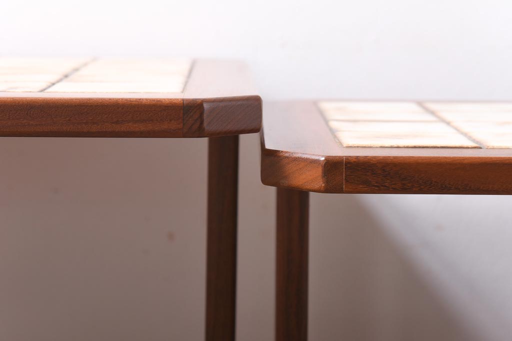 ヴィンテージ家具　北欧ビンテージ　G-PLAN(ジープラン)　チーク材　タイルトップがおしゃれなネストテーブル(サイドテーブル)