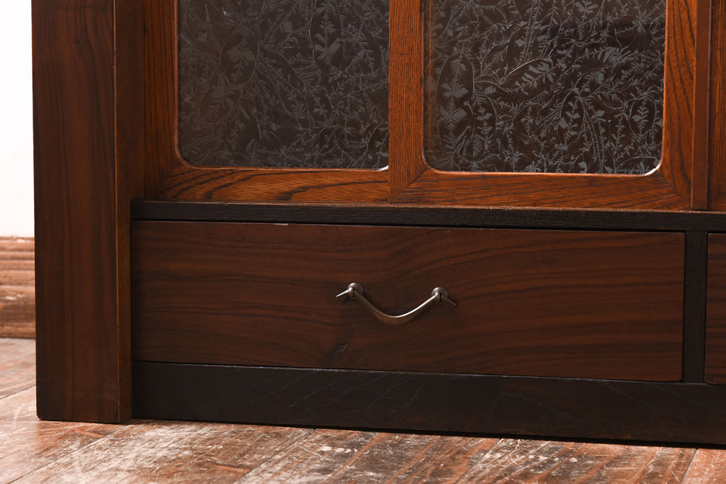 アンティーク家具　昭和初期　黒檀・栓材　結霜ガラスが上品なローボード(収納棚、置き床)