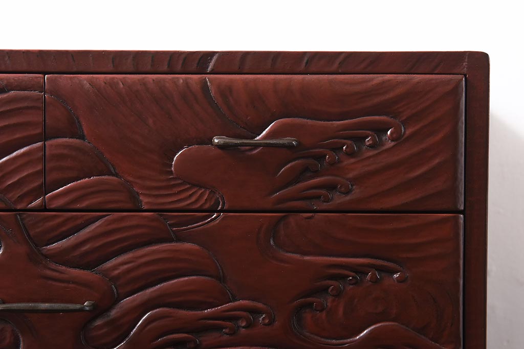 アンティーク家具　和製アンティーク　鎌倉彫・在銘　躍動感のある波の図が彫られた小引き出し(小物収納、卓上収納)