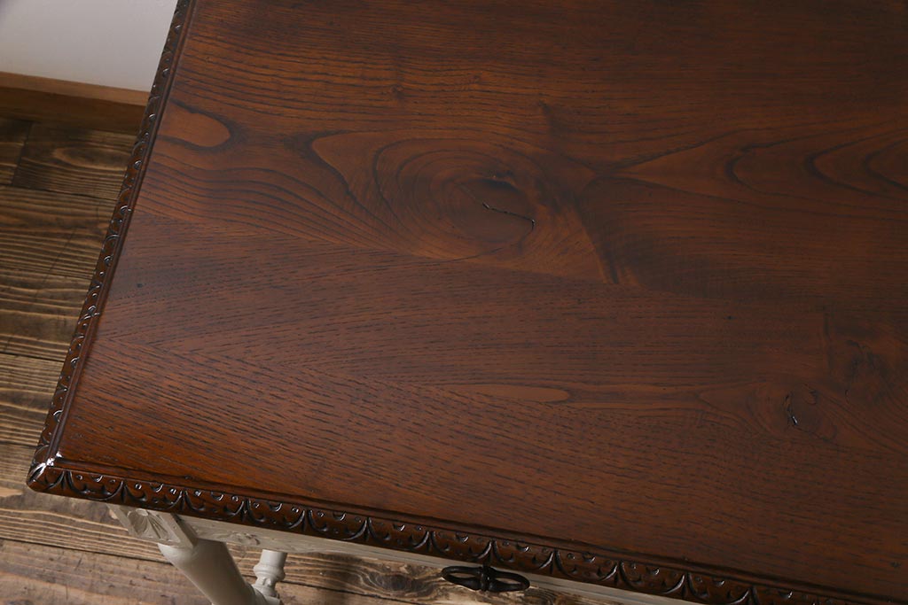 ヴィンテージ家具　フランスビンテージ　楡(ニレ)材　華やかなレリーフが目を引くペイントテーブル(ダイニングテーブル)