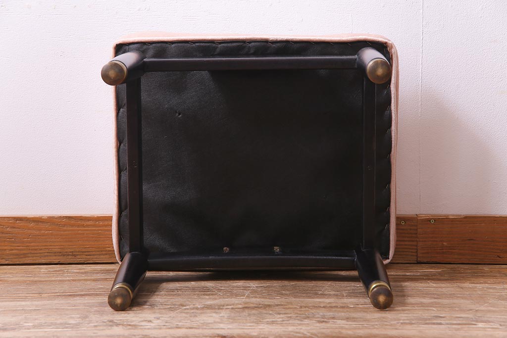 ヴィンテージ家具　北欧ビンテージ　G-PLAN　Tola&Black(トラー&ブラック)　洗練された佇まいが魅力的なスツール(オットマン、椅子、クッションチェア)