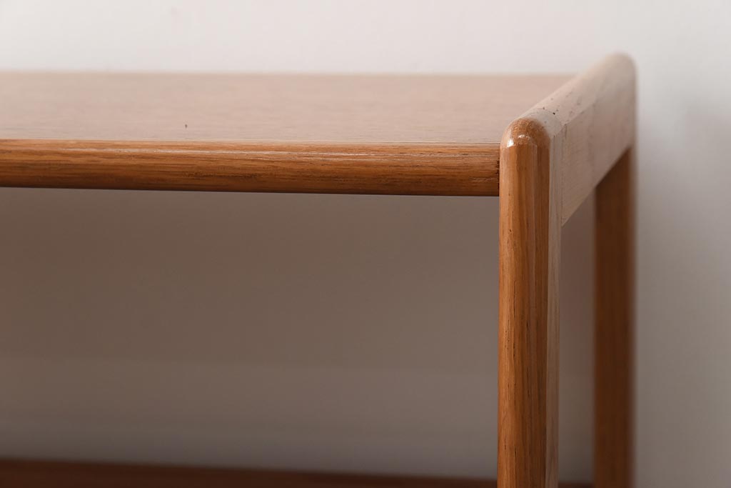 北欧家具　オーク材　明るい色味となめらかな木肌が魅力のネストテーブル(サイドテーブル)