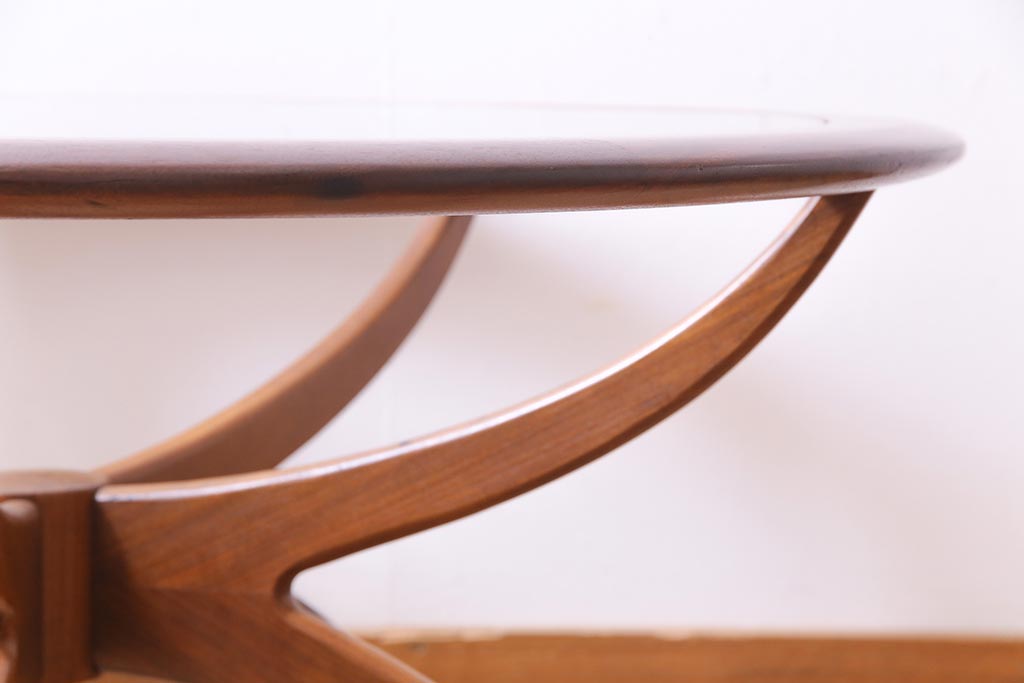 ヴィンテージ家具　北欧ビンテージ　G-plan(ジープラン)　チーク材　スタイリッシュな存在感を放つスパイダーコーヒーテーブル(センターテーブル)