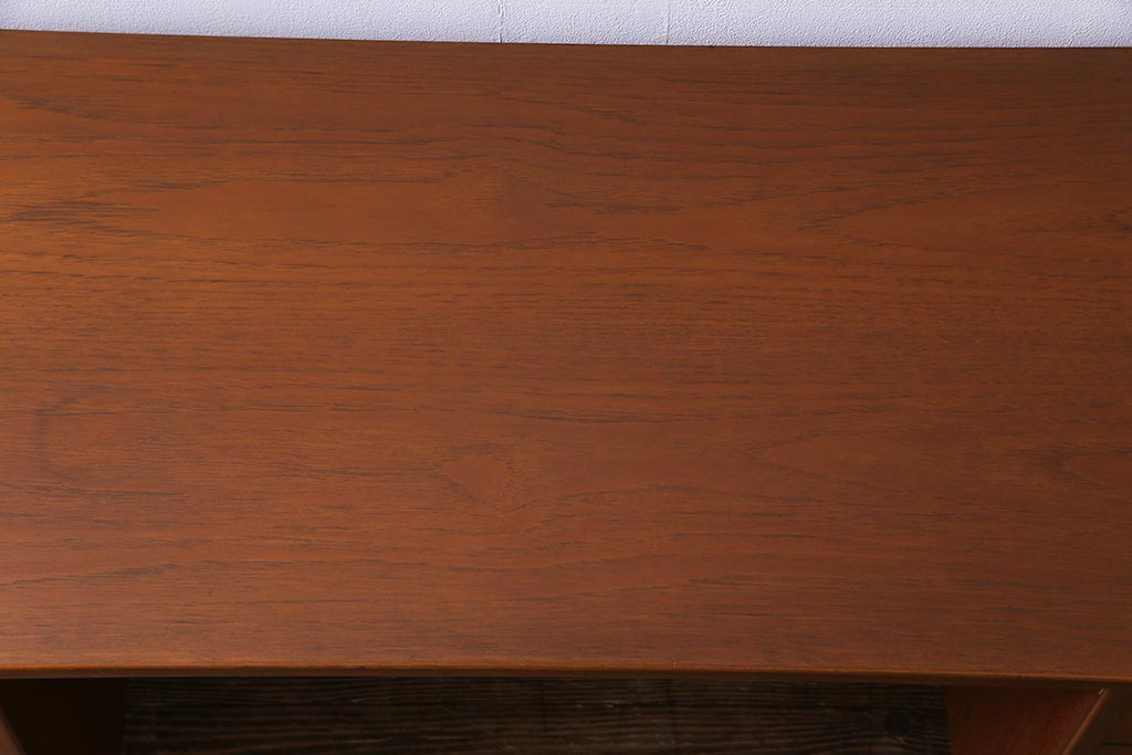 ヴィンテージ家具　イギリスビンテージ　STAG社　チーク材　すっきりとしたシルエットのワークデスク(両袖机、在宅ワーク、在宅用)