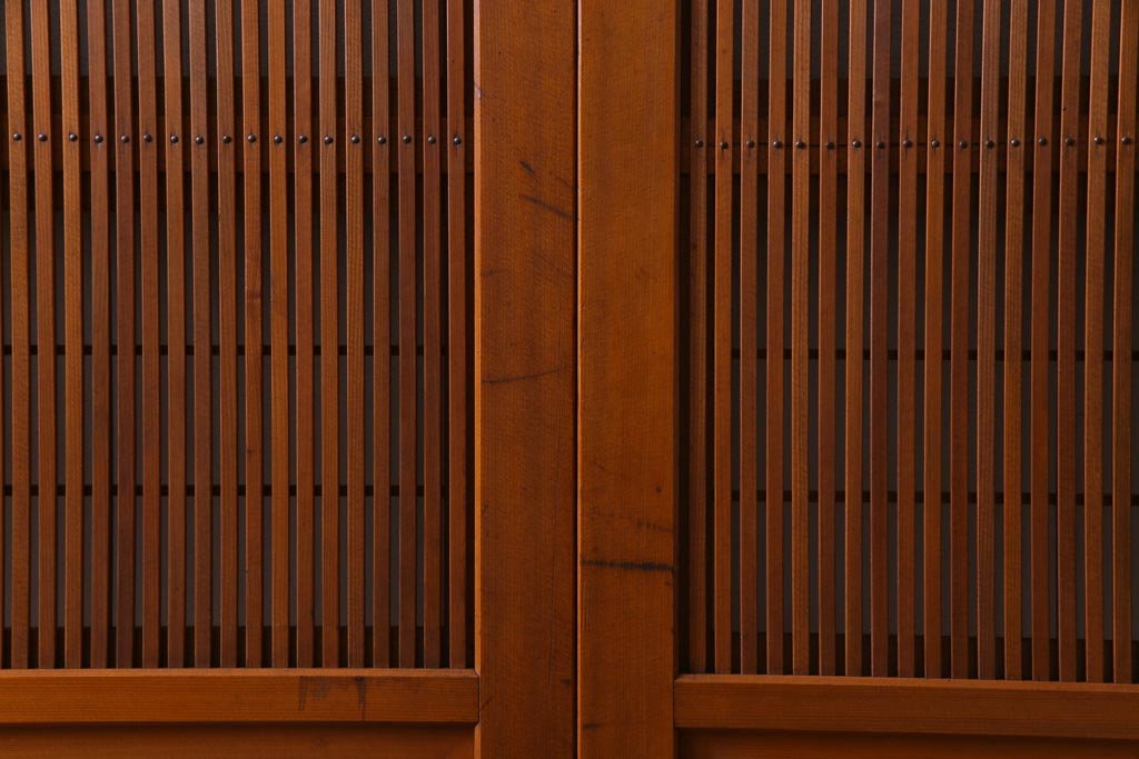 昭和中期　極上品　腰板ケヤキ材　趣と品のある佇まいが魅力の万本格子戸2枚セット(引き戸、建具)