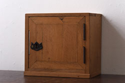 アンティーク雑貨　昭和レトロ　ブナ材　淡い色の木肌が魅力的な開き戸の収納箱(木箱、小物収納)