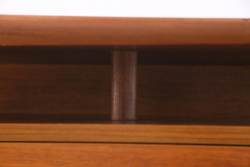 北欧ビンテージ家具　チーク材　ユニークなデザインの両袖デスク(机、在宅ワーク、在宅用サイドボード)