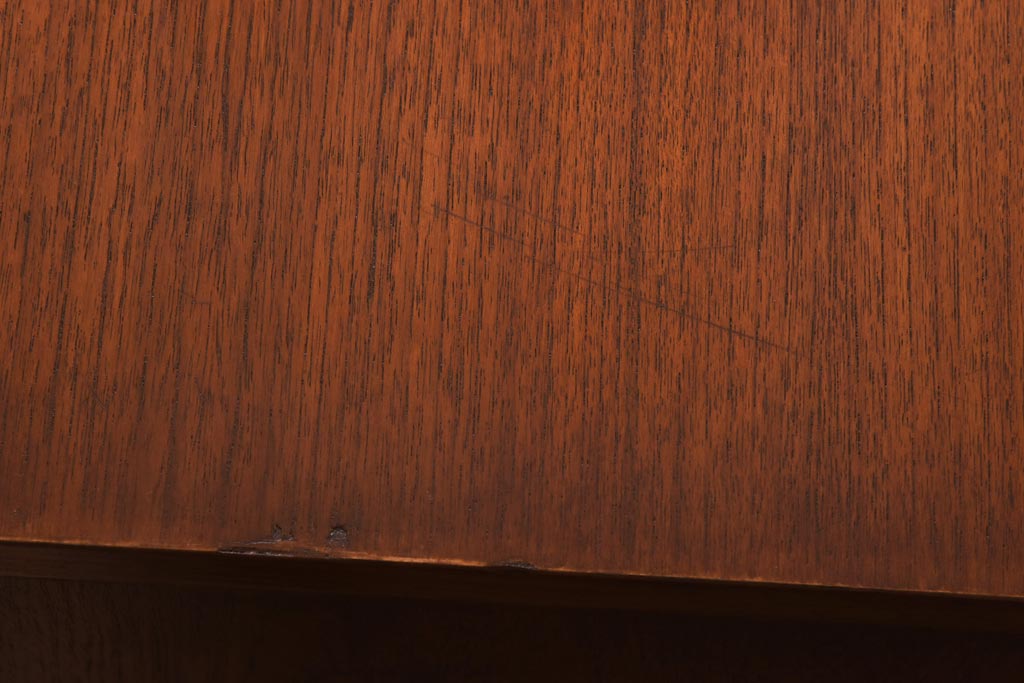 ヴィンテージ家具　北欧ビンテージ　チーク材　木のあたたかみを感じるようなカウンターキャビネット(チェスト、引き出し)