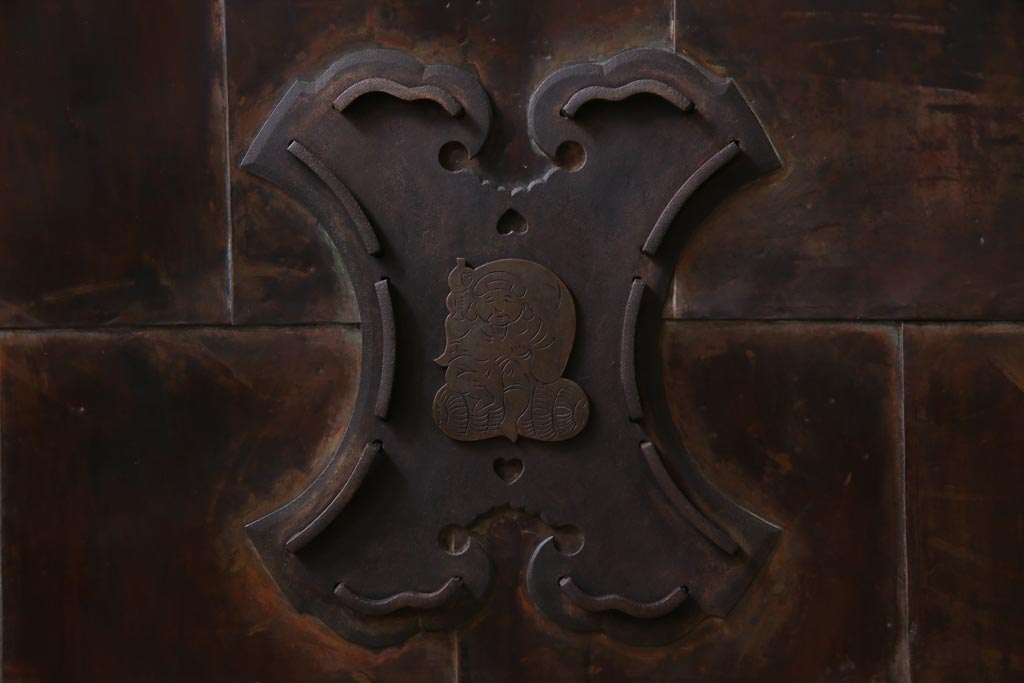 昭和初期　銅板の味わい深い風合いが目を引く蔵戸(建具、玄関戸)