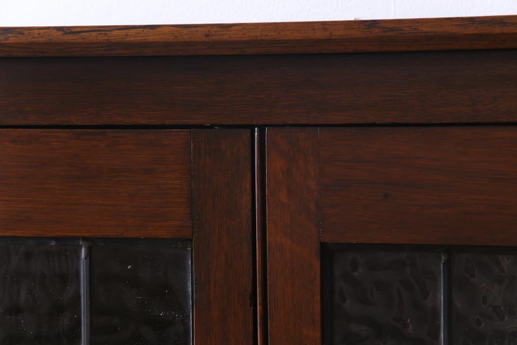 アンティーク家具　イギリスアンティーク　オーク材　薄型　当時物のステンドグラスがお洒落なキャビネット(収納棚、本箱)