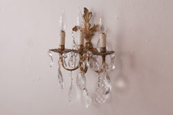 フランスアンティーク　3灯　華やかな存在感を放つクリスタルドロップ付き壁掛けシャンデリア(ウォールブラケット)(1)