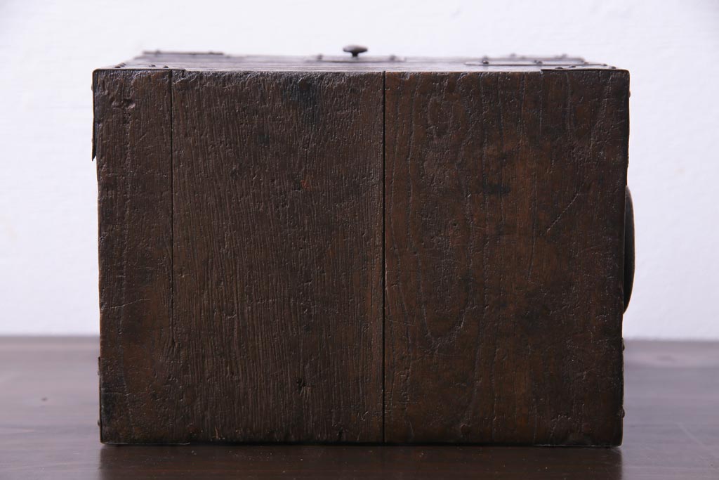 アンティーク雑貨　和製アンティーク　桐材　渋さが漂う趣深い硯箱(小物入れ)