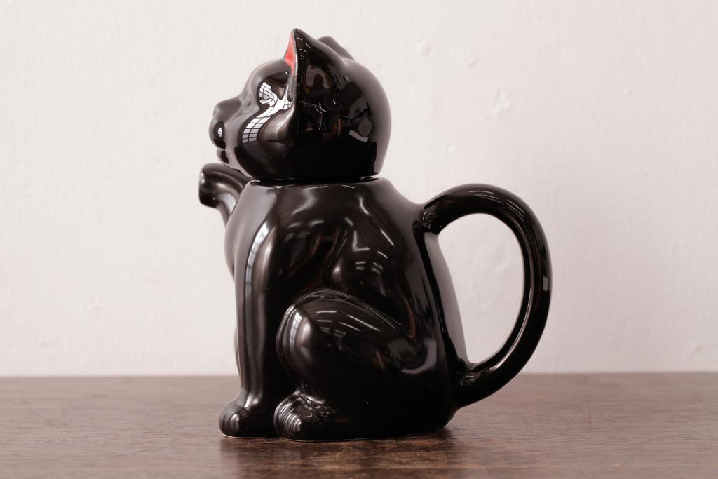 イギリス　ユニークで可愛らしい猫型ティーポット(茶器)