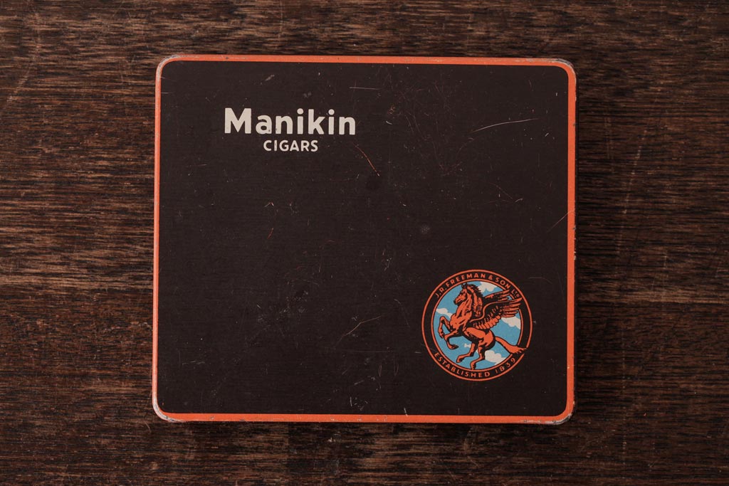 アンティーク雑貨　イギリスビンテージ　Manikin Cigars　シンプルで格好良いティン缶(シガレットケース、タバコ缶)