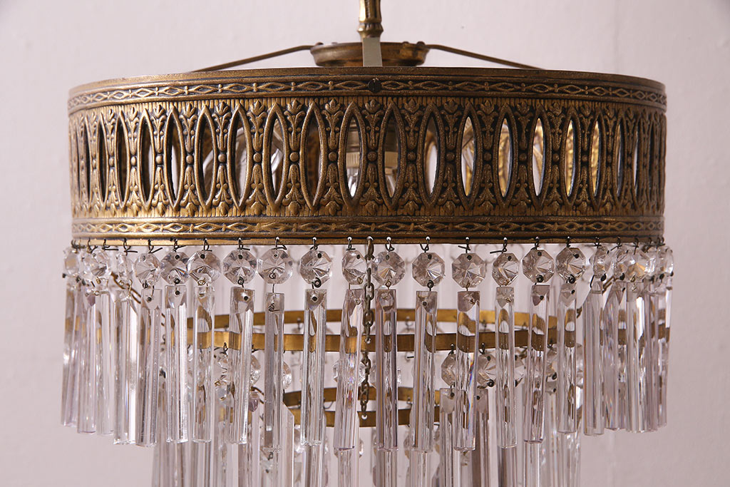 フランス製　細かな意匠が美しいガラスドロップシャンデリア(3灯、天井照明、吊り下げ照明)