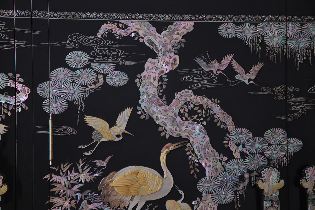 中古　最高級品　豪華絢爛な装飾が存在感を放つ螺鈿細工のワードローブ(衣装ダンス、収納棚)(定価約300万円)