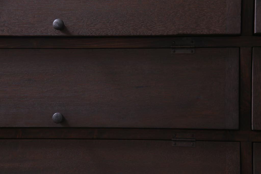 ラフジュ工房オリジナル　古材リメイク　脚付き　パタパタ扉が使い勝手の良い収納棚(リビングボード、戸棚、下駄箱)