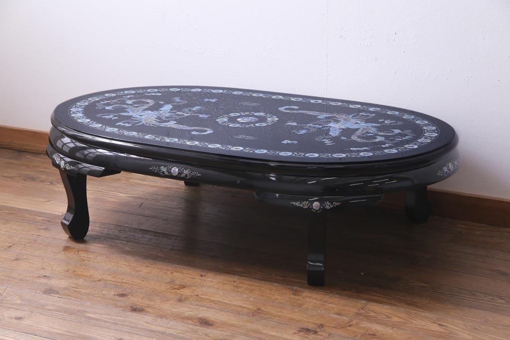 中古 民芸家具 オーバル型 煌びやかな螺鈿細工の座卓(ローテーブル