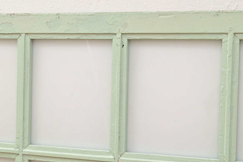 【加工実例】フランスアンティークのフィックス窓2枚に高品質リペアを施しました。現状のガラスからアクリル板へ差し替え、軽くて丈夫で安心!(はめ殺し窓)