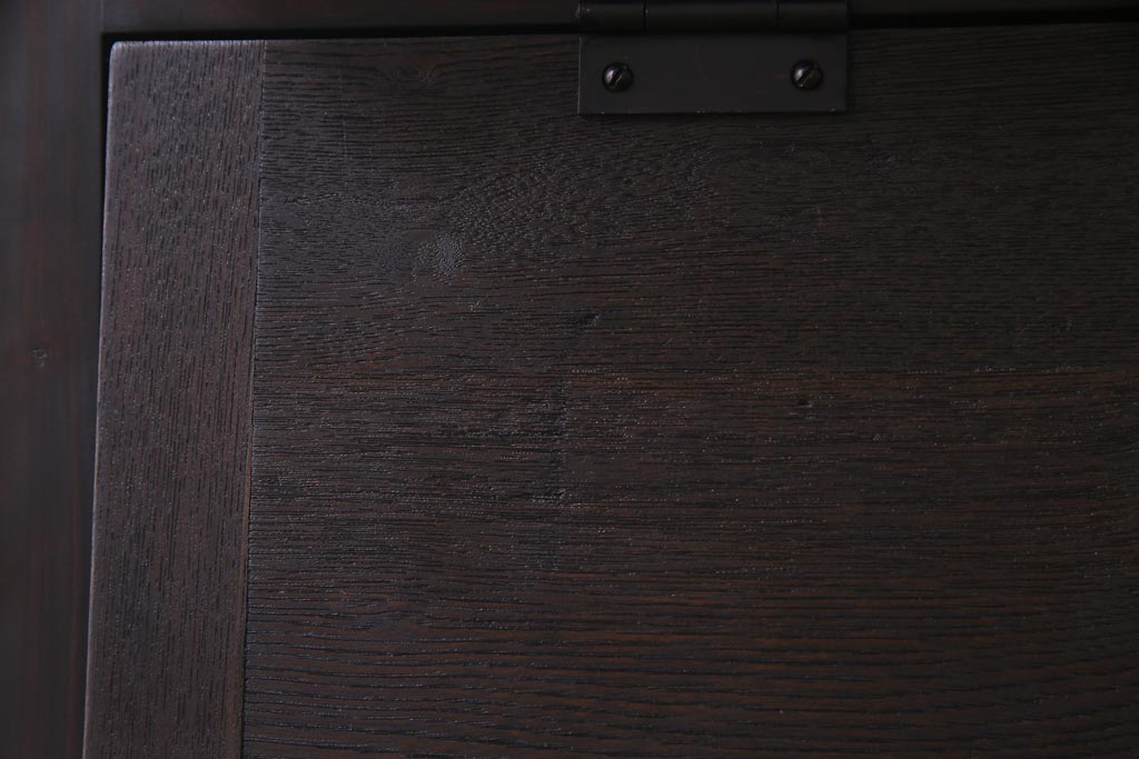 ラフジュ工房オリジナル　鉄脚付き　インダストリアルな空間に馴染むパタパタ扉の収納棚(5段タイプ)(戸棚、下駄箱)