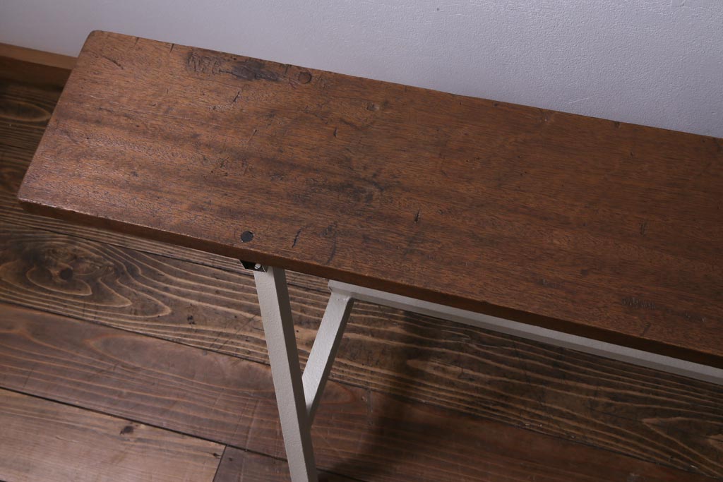 アンティーク家具　昭和中期　ペイント家具　ナチュラルな雰囲気が温かみを感じる鉄脚ベンチ(飾り台)