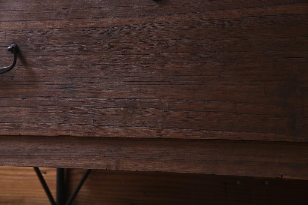 アンティーク家具　昭和初期　前面桐材　鉄脚付リメイク　すっきりとした取っ手の箪笥ローボード・2段(リビングボード、チェスト、和タンス、桐箪笥、桐たんす)