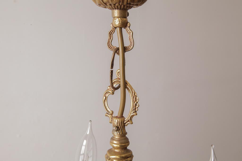 フランスビンテージ　3灯　真鍮製　エレガントな雰囲気が魅力的なシャンデリア(天井照明、吊り下げ照明)