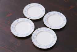 中古　ノリタケ(Noritake)　ブルーヒル(廃盤)　淡いブルーの花柄が可憐な小皿4枚セット(プレート、洋食器)