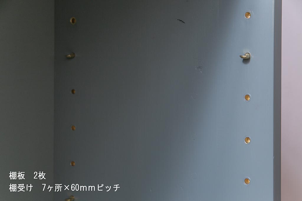 ラフジュ工房オリジナル　リメイク　ペイント家具　脚付き　明治期の松材が味わい深いパタパタ扉のリビングボード(下駄箱、収納棚、サイドボード)