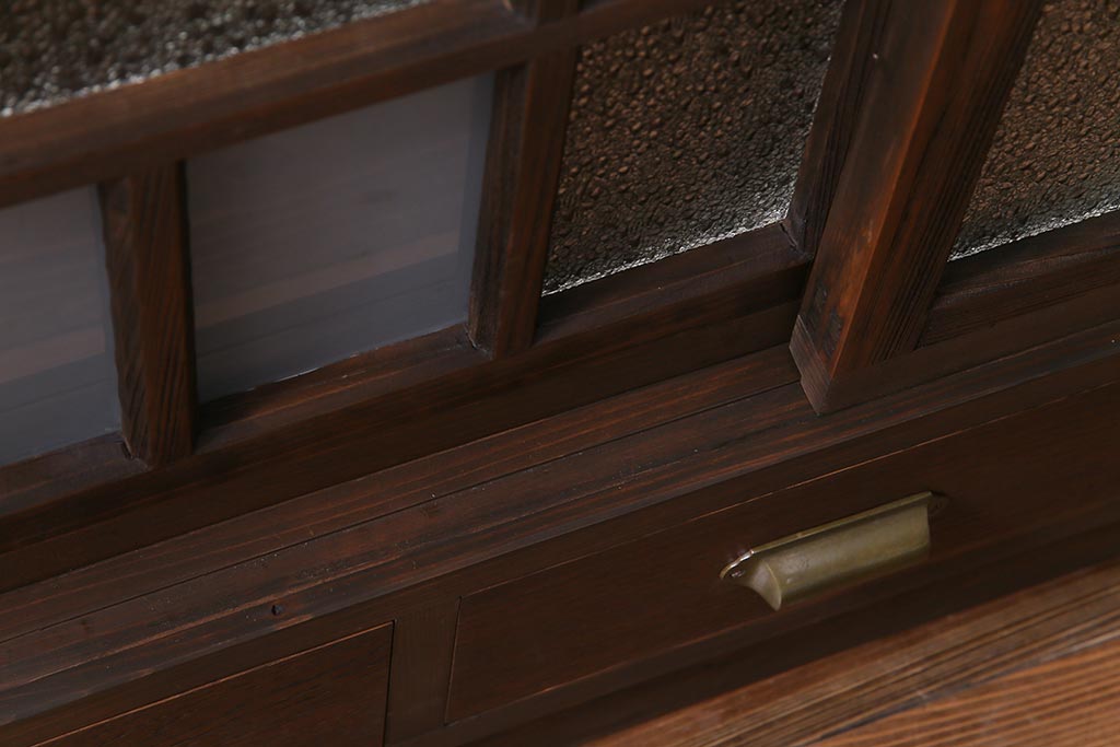 ラフジュ工房オリジナル　古建具リメイク　大正ロマンの雰囲気を演出する色ガラス入り戸棚(収納棚)