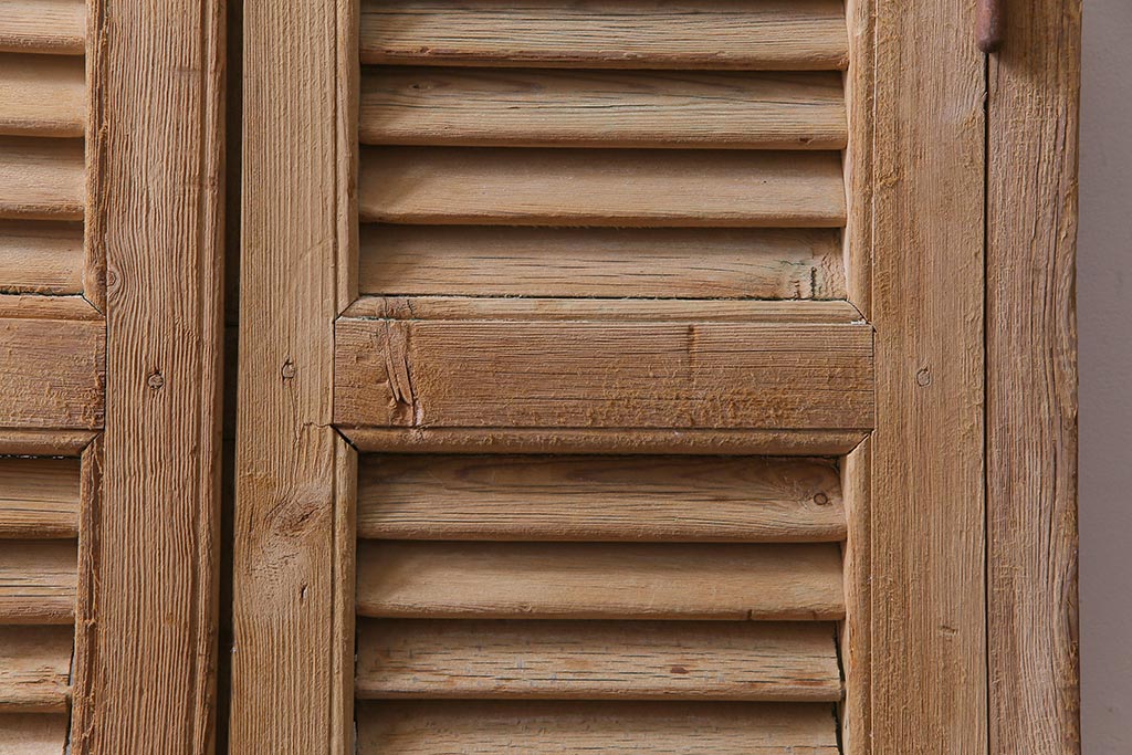 アンティーク雑貨　フランスアンティーク　グレモン錠　素朴でシャビーな木肌がお洒落なヴォレー付きの窓枠(ルーバー、雨戸、サッシ)