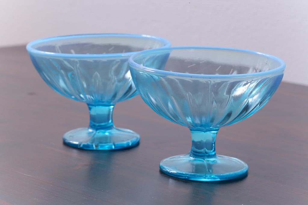 アンティーク雑貨　昭和レトロ　爽やかな色味の乳白暈し氷コップ2個セット(プレスガラス)(2)