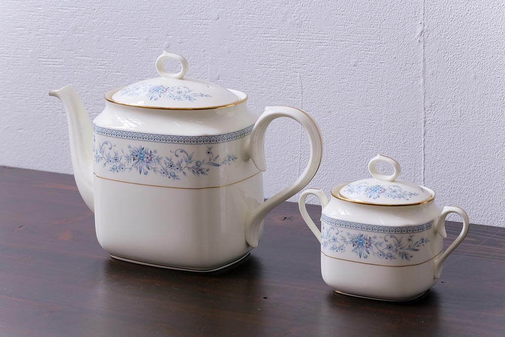 中古　ノリタケ(日陶、Noritake)　ブルーヒル(廃盤)　ティーポット&シュガーポットセット(洋食器)