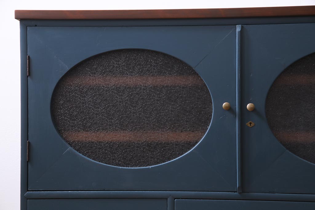 ペイント家具　ダイヤガラス入り　丸窓がおしゃれな鉄脚リビングボード(収納棚、テレビボード)