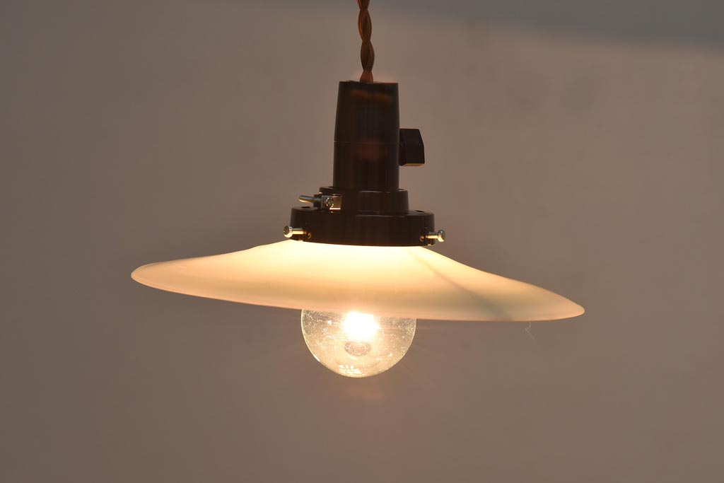 戦前　和製アンティーク　レトロな趣あふれる昔ながらの平笠ペンダントライト(天井照明、吊り下げ照明)
