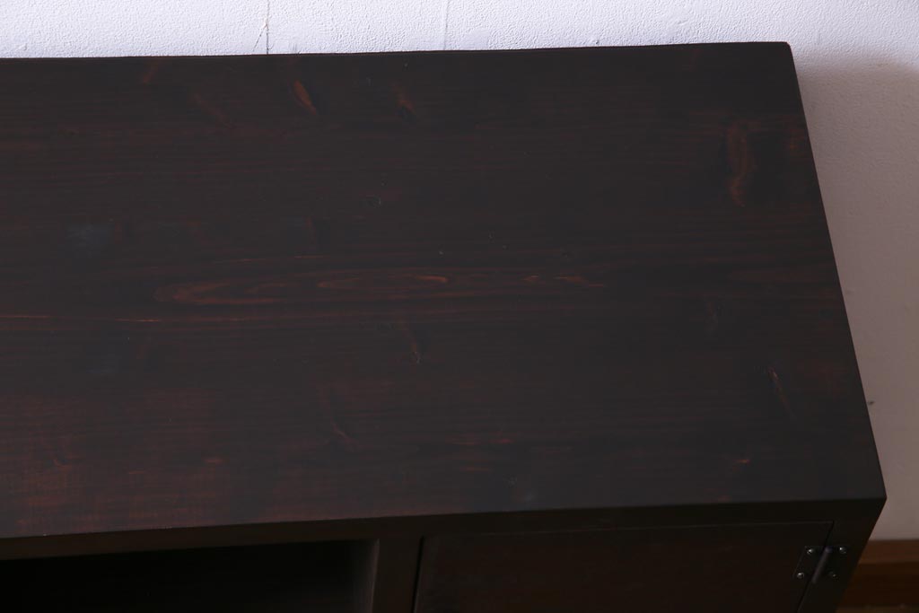 ラフジュ工房オリジナル　3×3マス　チェッカー模様に扉が付いた脚付マス目棚・右開き(収納棚、ロッカー)