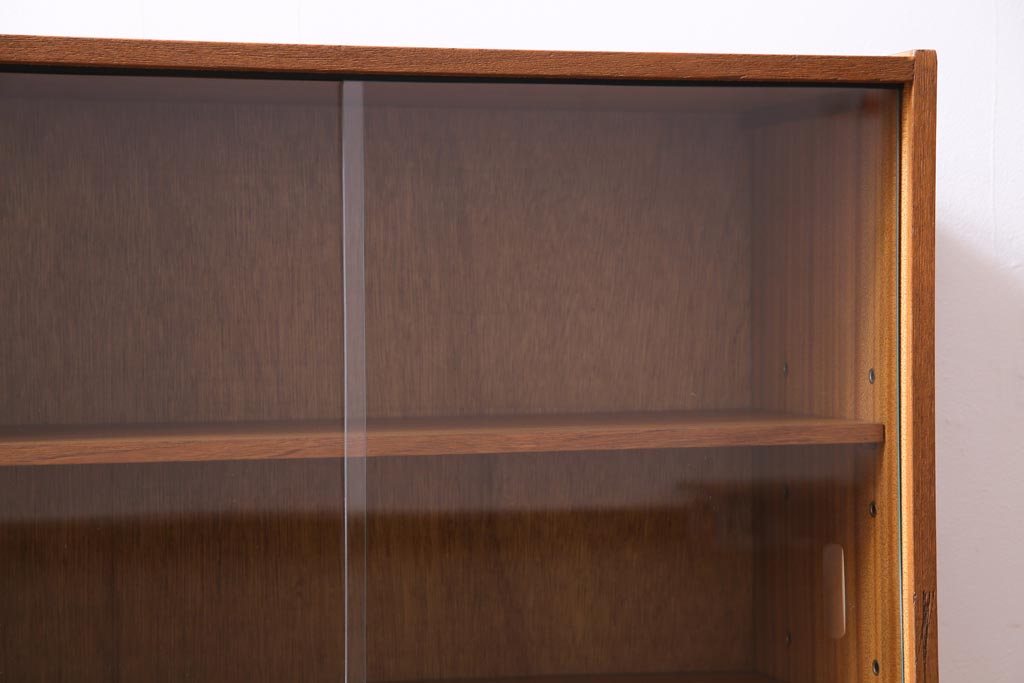 ビンテージ　北欧家具　チーク材　レトロモダンなデザインがお洒落なサイドボード(キャビネット、収納棚、戸棚)