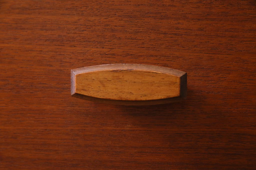 ヴィンテージ家具　イギリスビンテージ　G-PLAN(ジープラン)　Quadrille(クヮドリール)　チーク材　ぬくもりあふれる北欧スタイルの両袖デスク(サイドボード、ドレッサー)